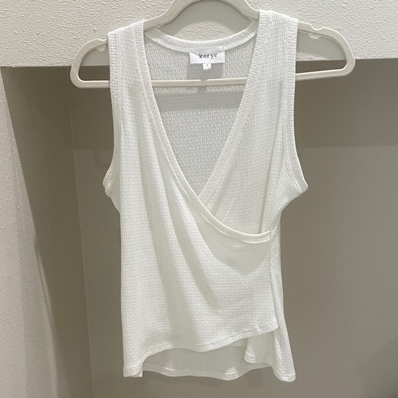 NWOT Korye White Surplice Tank Top (Size S) - Picture 2 of 5